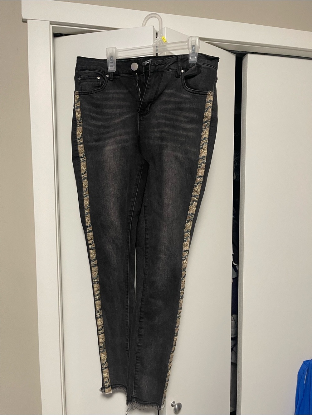 Design Lab Lord & Taylor Black Skinny Jeans with Beige Side Stripe